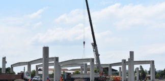 Prinde contur Mall-ul „Bârlad Value Centre”, ce include hypermarket-ul Carrefour și magazinul de bricolaj Dedeman