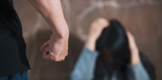Arestat după ce și-a bătut soția și pe cei doi copii de 12 și 9 ani