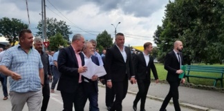 Liberalii – cu scandalul mediatic, pesediștii – cu „nevoile și neamul”