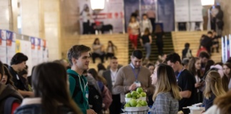 Admitere pe loc la 8 facultăți din UK, cu acces la taxele de școlarizare reduse și împrumutul guvernamental