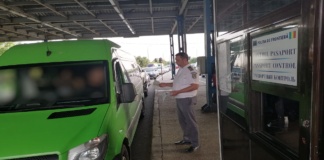 Conducea un ansamblu rutier, fără să aibă acest drept