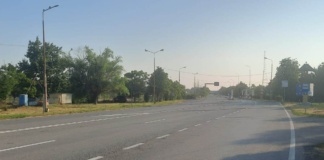 Conducea un ansamblu rutier, fără să aibă acest drept