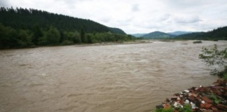 Cod galben de inundaţii în bazinele hidrografice Siret şi Prut, până în această dimineaţă
