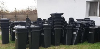 Gunoiul locuitorilor din comuna Zorleni, colectat din poartă în poartă