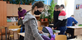 181 de elevi și profesori din județ au intrat în vacanță infectați cu COVID-19