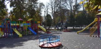Au fost modernizate încă două locuri de joacă din Bârlad