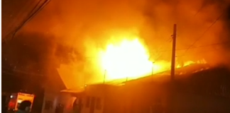 Un incendiu a distrus patru locuințe noaptea trecută în Codăești. Bărbat găsit decedat