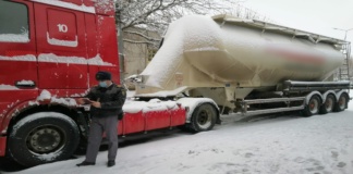 Camion radiat şi cu număr de înmatriculare fals, descoperit în trafic