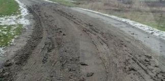 Degeaba sunt drumurile asfaltate, dacă noroiu-i cât casa!