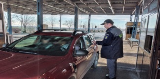 Dublură a unui permis de conducere valabil, descoperită la controlul de frontieră