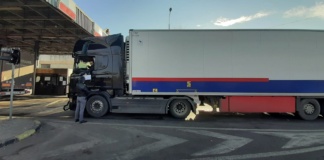 Conduceau ansambluri rutiere, fără să aibă acest drept