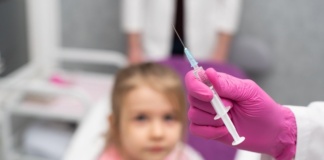 Părinții copiilor între 5-11 ani, mai mult decât reticenți la vaccinarea anti COVID-19