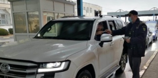 Două persoane fără dreptul de a conduce, surprinse la volan de polițiștii de frontieră hușeni