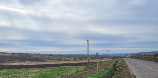Primarul din Șuletea îi suspectează pe cei care colectează fier vechi că au furat kilometri de cablu telefonic