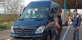 Autovehicul cu inspecţie tehnică falsă, depistat în trafic de polițiștii de frontieră