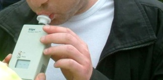 Tănăr din Pungești, fără permis, dar cu alcool „la bord”