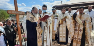 Episcopul Ignatie a pus piatra de temelie pentru noua biserică din Văleni, comuna Viișoara