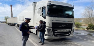 Remorcă radiată din circulaţie, depistată în trafic