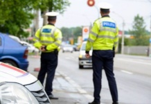 Tatăl și fiul fără permis, dosare penale după ce au făcut schimb de locuri la volan