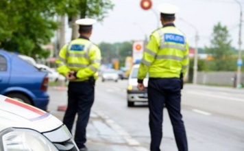Tatăl și fiul fără permis, dosare penale după ce au făcut schimb de locuri la volan