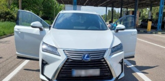 Autoturism de lux furat din Italia, oprit din drumul către Republica Moldova