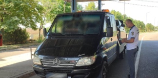 Ansamblu de vehicule neînmatriculate, condus de un şofer cu permis necorespunzător