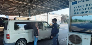 În trafic, la volanul unui autoturism, fără drept