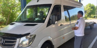 Remorcă cu număr fals de înmatriculare, descoperită în trafic