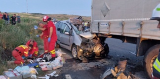 Doi morți și nouă răniți într-un accident produs între un TIR, o mașină și o căruță, pe DN 24A!