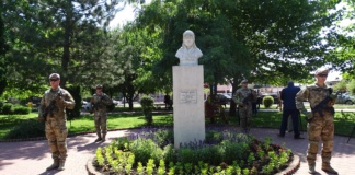 Campioana mondială la parașutism Smaranda Brăescu, comemorată de Garnizoana Bârlad