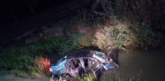 Cinci tineri au plonjat cu mașina în albia râului Racova. Unul este în stare foarte gravă