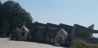 În ciuda caniculei, vasluienii au făcut coadă la casa de bilete pentru Festivalul Umorului