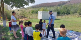 Activități preventive ale polițiștilor vasluieni, în comunele Gherghești și Vutcani