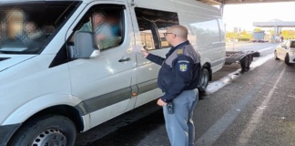 Două cărți de identitate false descoperite la Vama Albița într-o singură zi