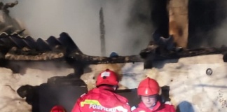 Bătrân găsit carbonizat în locuință, după ce a uitat deschisă mașina de gătit