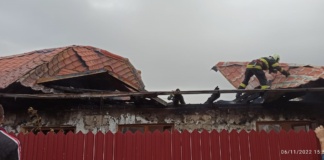 Pompierii s-au luptat 4 ore cu un incendiu la Gara Banca