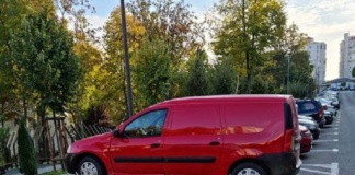 Lege promulgată: Poliția Rutieră poate dispune ridicarea vehiculelor staționate pe trotuar