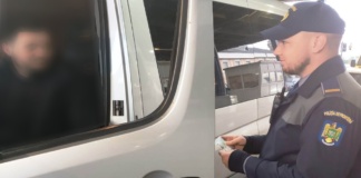 Conducea un microbuz cu remorcă, deși nu avea permis pentru categoria „E”