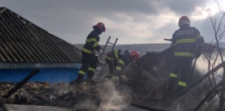 Coșul de fum face din nou victime: O femeie de 91 de ani din Zăpodeni și-a pierdut casa în incendiu