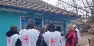 Voluntarii Crucii Roșii au făcut sărbătorile mai frumoase unor familii nevoiașe din Solești și Buda