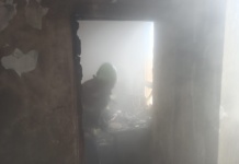 Incendiu într-un apartament din Bârlad. Locatarii scării, evacuați