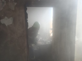 Incendiu într-un apartament din Bârlad. Locatarii scării, evacuați