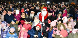 1.250 de copii îl primesc astăzi pe Moș Crăciun, în curtea Catedralei Episcopale din Huși