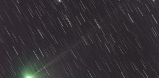 Cometa verde, ce vizitează Sistemul Solar o dată la 50 de mii de ani, fotografiată și la Bârlad
