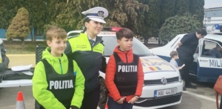 Polițiștii vasluieni și-au sărbătorit ziua în mijlocul copiilor