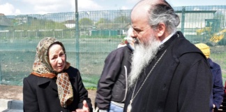 Campania „Împreună aducem Lumină în suflete”, a Episcopiei Hușilor, a ajuns la bătrânii nevoiași din Basarabia