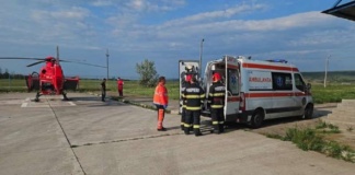Un bârlădean și-a prins mâna într-un utilaj. A fot transportat cu elicoperul la Iași