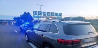 Autoturism de lux furat din Suedia, oprit la Vama Albița