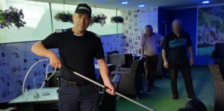 Jandarmii bârlădeni au prins un câine periculos care speria clienții unei terase