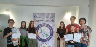 O medalie de bronz și două mențiuni pentru olimpicii la astronomie